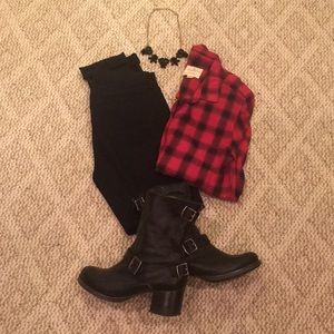 American Eagle Plaid Button down EUC